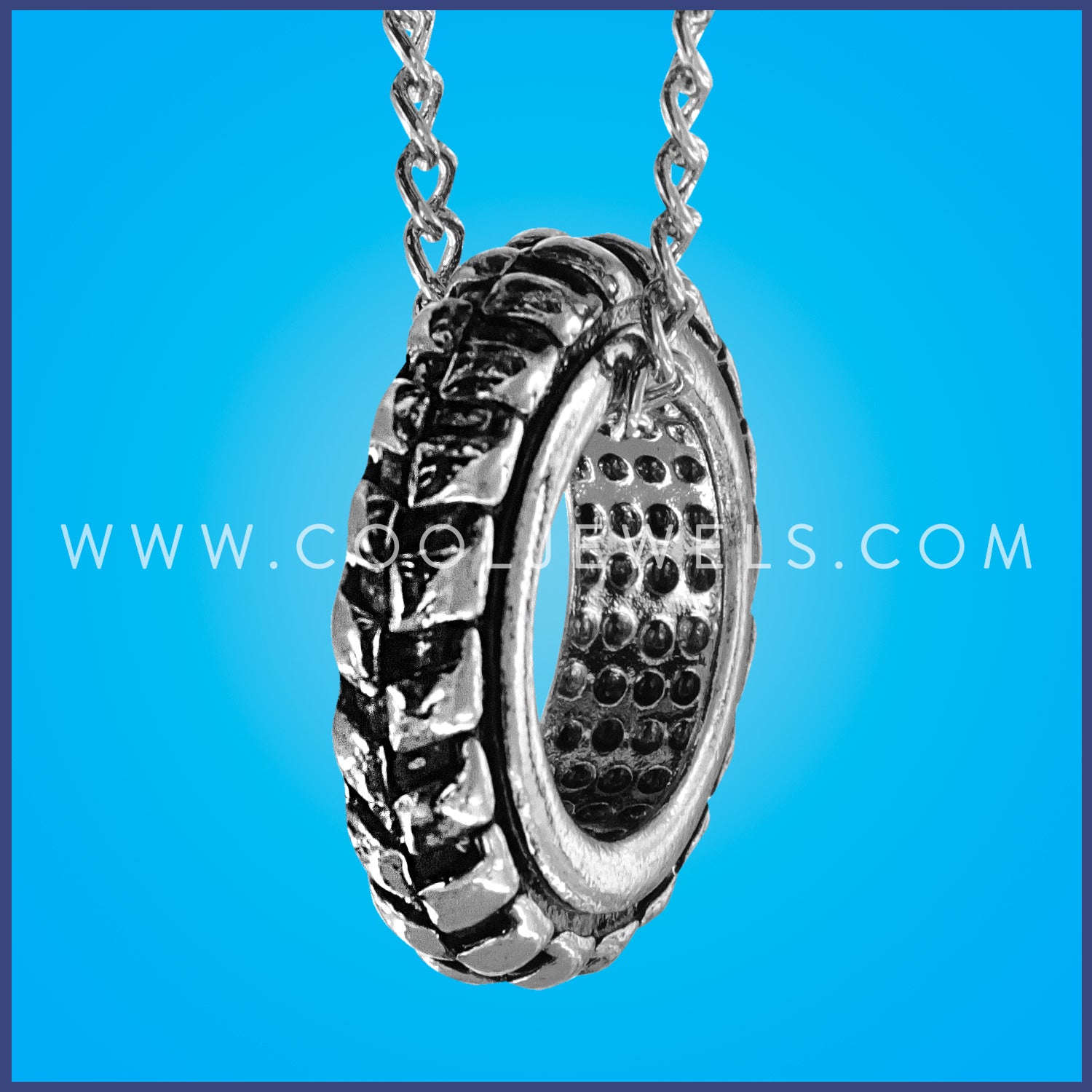 LINK CHAIN NECKLACE WITH TIRE PENDANT